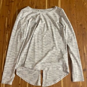 Zyia ash split back long sleeve T size (L)
